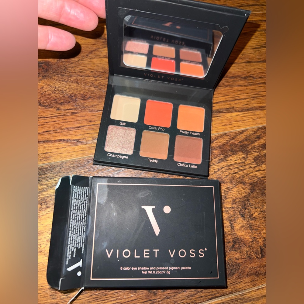 New! Violet Voss New Eyeshadow Palette - Silk, Coral Pop, Peachy Peach
